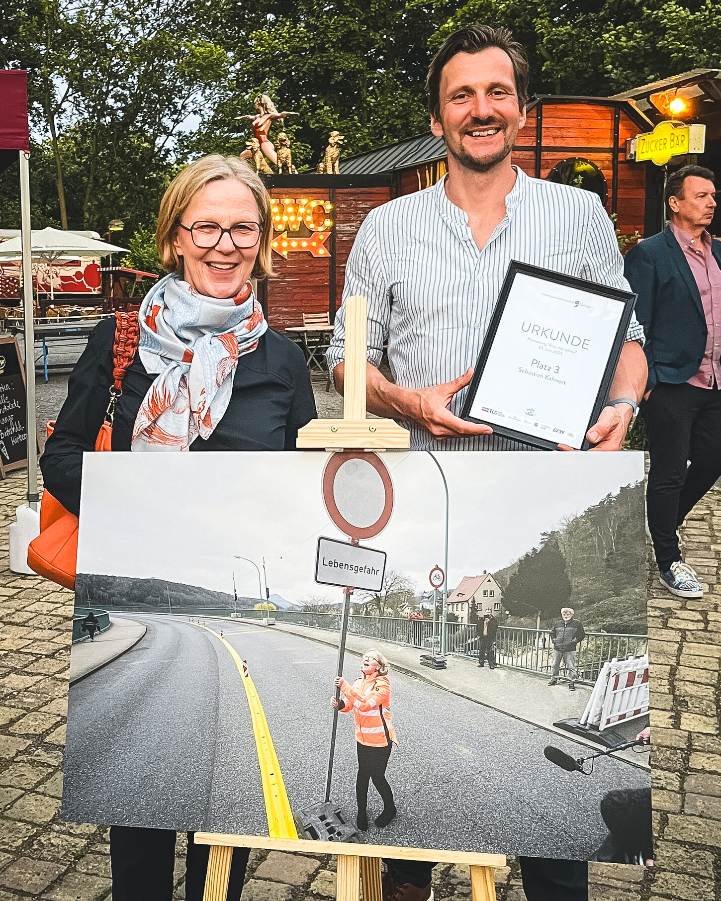 Landespressekonferenz Juni 2025 | Staatsministerin Kraushaar mit dpa-Fotografen Sebastian Kahnert